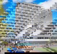 Elouera Tower Beachfront Apartments - Accommodation Rockhampton