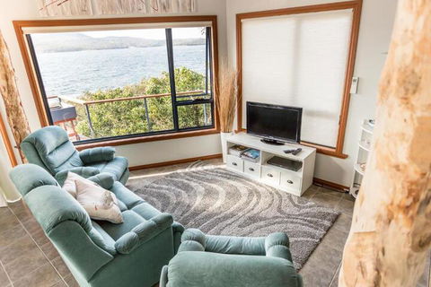Larus Waterfront Cottage - Accommodation Rockhampton 3