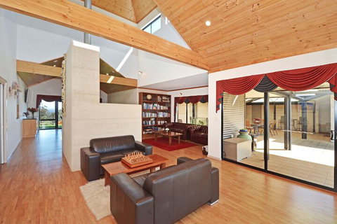 Sensational Heights Bed & Breakfast - Accommodation Rockhampton 3