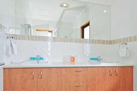 Sensational Heights Bed & Breakfast - Accommodation Rockhampton 7