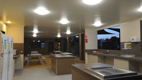 NRMA Eastern Beach Holiday Park - Accommodation Rockhampton 6