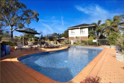 Paradise Holiday Apartments - Accommodation Rockhampton 2