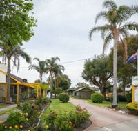 Lazy Acre Log Cabins - Accommodation Rockhampton