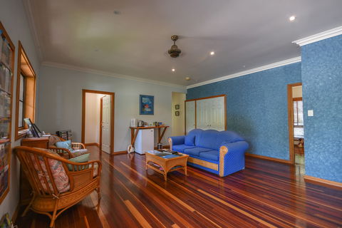 Hibiscus Lodge Bed & Breakfast - Accommodation Rockhampton 1