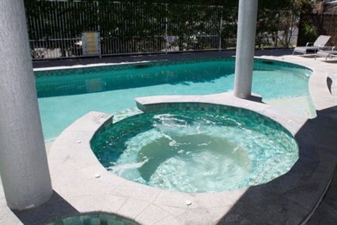 Surfers Mayfair - Accommodation Rockhampton 2