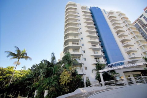 Surfers Mayfair - Accommodation Rockhampton 0