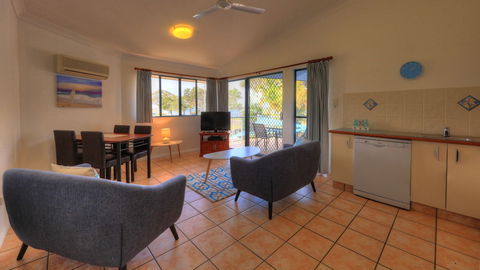 Dolphin Waters Tin Can Bay - Accommodation Rockhampton 6