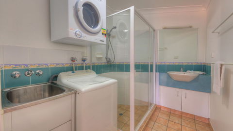 Dolphin Waters Tin Can Bay - Accommodation Rockhampton 4