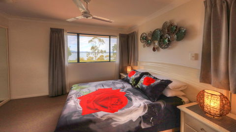 Dolphin Waters Tin Can Bay - Accommodation Rockhampton 5