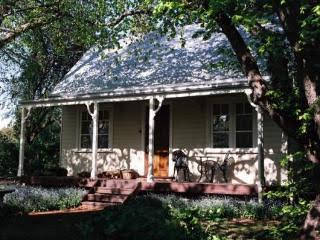 Elm Wood Cottages - Accommodation Rockhampton 0