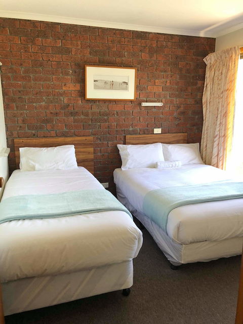 Lakes Jakaranda Holiday Units - Accommodation Rockhampton 2