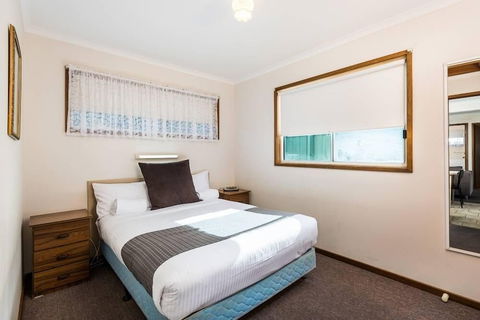Lakes Jakaranda Holiday Units - Accommodation Rockhampton 6