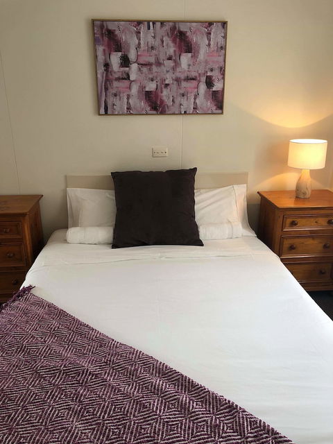 Lakes Jakaranda Holiday Units - Accommodation Rockhampton 3