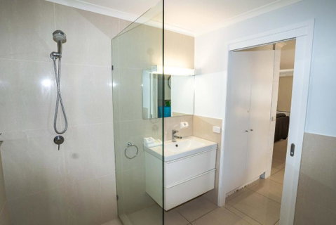 Myuna Holiday Apartments - Accommodation Rockhampton 2