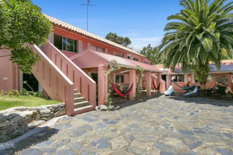 Dolphins Beach House - Accommodation Rockhampton 0