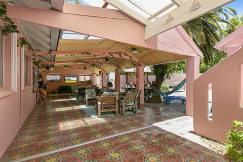 Dolphins Beach House - Accommodation Rockhampton 2