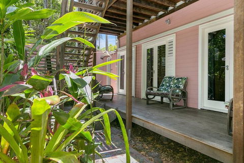 Dolphins Beach House - Accommodation Rockhampton 7