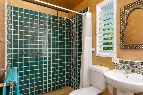 Dolphins Beach House - Accommodation Rockhampton 6
