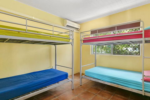 Dolphins Beach House - Accommodation Rockhampton 5