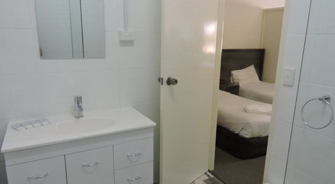 Town & Country Motel - Accommodation Rockhampton 2