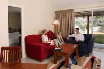 Moore Park Apartments - Accommodation Rockhampton 0