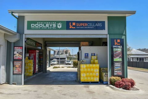 Dooleys Springsure Tavern And Motel - Accommodation Rockhampton 4