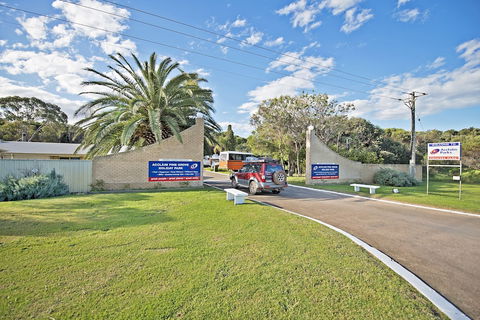 Acclaim Pine Grove Holiday Park - Accommodation Rockhampton 0