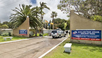 Acclaim Pine Grove Holiday Park - Accommodation Rockhampton 4