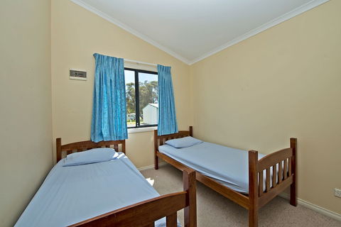 Acclaim Rose Gardens Beachside Holiday Park - Accommodation Rockhampton 4