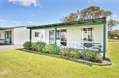 Acclaim Rose Gardens Beachside Holiday Park - Accommodation Rockhampton 1
