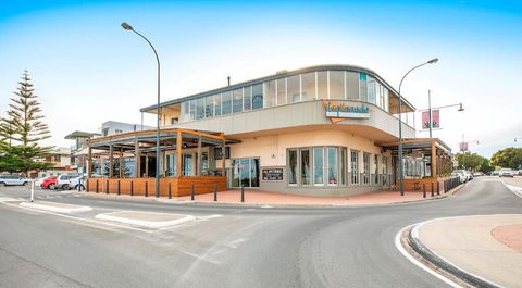Esplanade Hotel - Accommodation Rockhampton 1