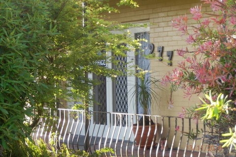 Flying Spur Motel - Accommodation Rockhampton 1