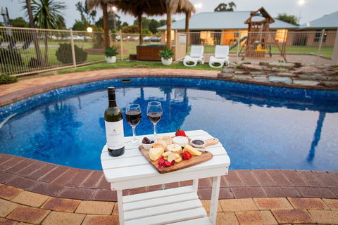 Howlong Golf Resort - Accommodation Rockhampton 2