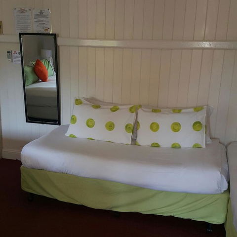 Joes Waterhole Hotel - Accommodation Rockhampton 5