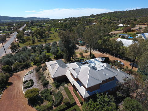 The Grandhouse York - Accommodation Rockhampton 0