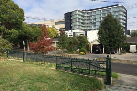 Rose Avenue Home Stay - Accommodation Rockhampton 0