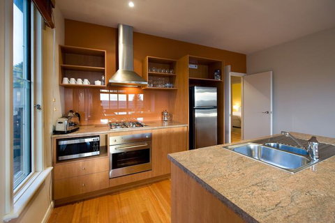 Queensberry Springs Villa 1 - Accommodation Rockhampton 3