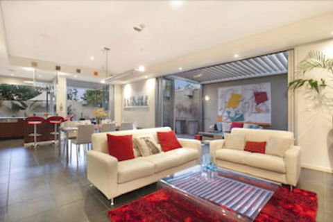 Lambert House - Accommodation Rockhampton 7
