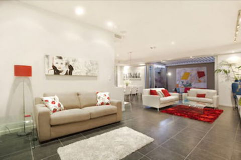 Lambert House - Accommodation Rockhampton 5