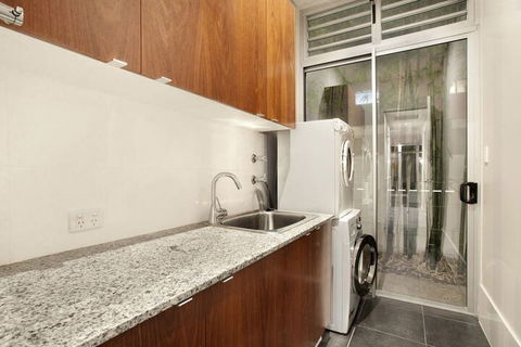 Lambert House - Accommodation Rockhampton 6