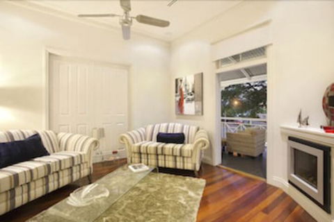 Lambert House - Accommodation Rockhampton 4
