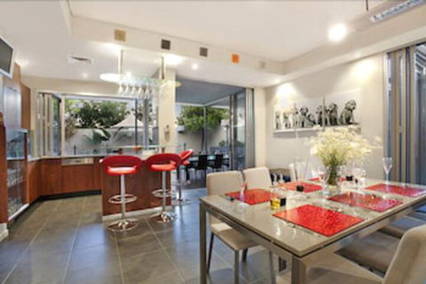Lambert House - Accommodation Rockhampton 3