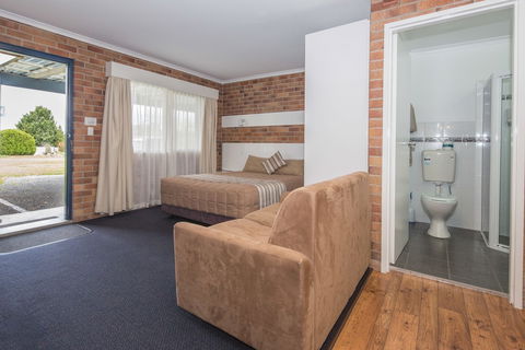 Tally Ho Motor Inn - Accommodation Rockhampton 3