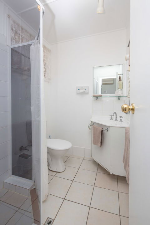 Tally Ho Motor Inn - Accommodation Rockhampton 1