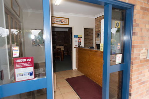 Tally Ho Motor Inn - Accommodation Rockhampton 0