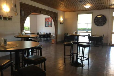 Kings Motor Inn & Steakhouse - Accommodation Rockhampton 5