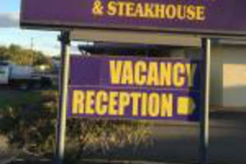 Kings Motor Inn & Steakhouse - Accommodation Rockhampton 0