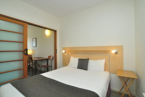 Lennox Holiday Apartments - Accommodation Rockhampton 5