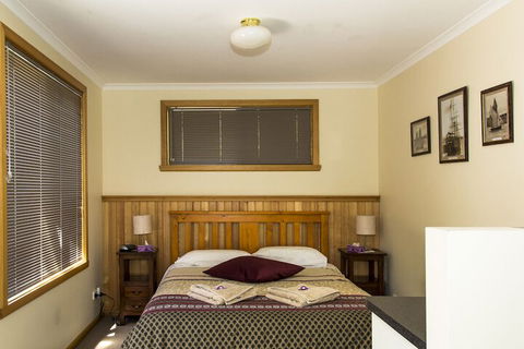 Abs By The Bay - Accommodation Rockhampton 5