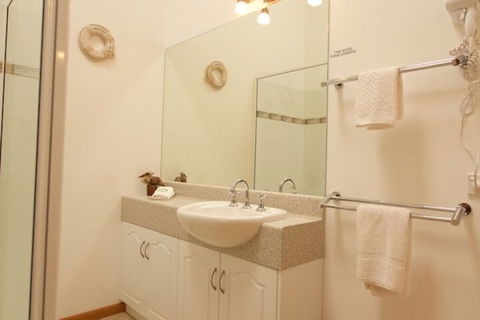 Abs By The Bay - Accommodation Rockhampton 3